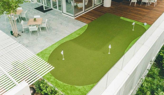 Modern rooftop terrace with an artificial turf putting green.